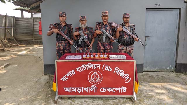 যশোর সীমান্তে বিজিবির পৃথক অভিযানে এলএসডি ও ফেনসিডিলসহ আটক ১