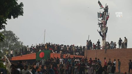 শেখ হাসিনা পদত্যাগ করে ভরতে চলে যাওয়ার পর গত ৫ আগস্ট গণভবন হয়ে উঠেছিল জনতার উৎসবের কেন্দ্র