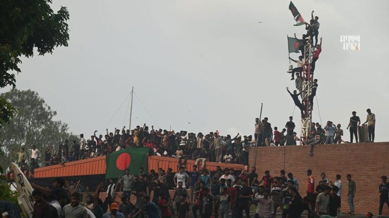গণভবন : কত নাম ঘুরে জাদুঘরের পথে শেখ হাসিনা পদত্যাগ করে ভরতে চলে যাওয়ার পর গত ৫ আগস্ট গণভবন হয়ে উঠেছিল জনতার উৎসবের কেন্দ্র