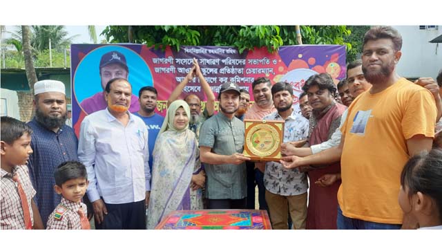 চট্টগ্রামের কর কমিশনার নিশানকে ঝিকরগাছায় সংবর্ধনা ঝিকরগাছায় চট্টগ্রামের কর কমিশনার মঞ্জুর আলম নিশানকে সংবর্ধনা দেওয়া হয়