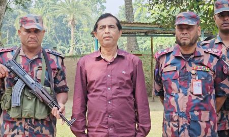 ভারতে পালানোর সময় শার্শার শিকারপুর সীমান্তে গাজীপুরের সাবেক ভারপ্রাপ্ত মেয়র গ্রেপ্তার