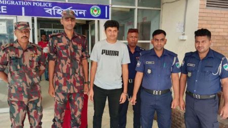 ভারতে পালানোর সময় অর্থঋণ মামলার সাজাপ্রাপ্ত আসামি গ্রেফতার