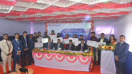 ক্ষুদ্র ব্যবসায়ীদের স্বাবলম্বী করতে এনআরবি ব্যাংকের ঋণ বিতরণ