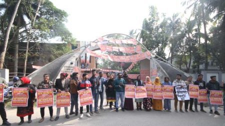 বৈষম্যবিরোধী ছাত্র আন্দোলন, যশোরে মহাসড়ক সংস্কারসহ চার দফা দাবিতে বিক্ষোভ