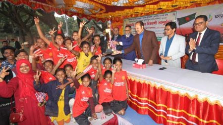 যশোর থেকে খুলনা বিভাগের টিকিট পেল সলুয়া ও বেনেয়ালী