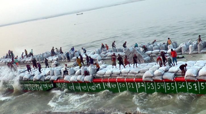 ভাঙনরোধে দেড় হাজার কোটি টাকার প্রকল্প জলে যাবে?