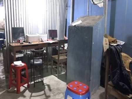 যশোরে অযত্ন-অবহেলায় ২৩২ বছর আগের সূর্যঘড়ি