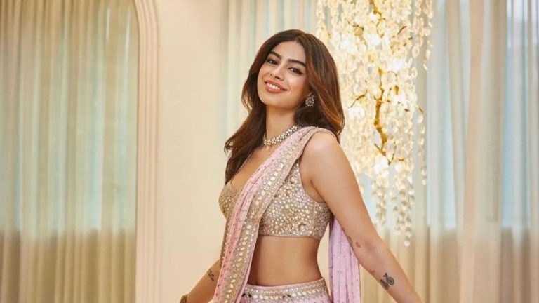 নিজেকে সুন্দর করতে কত কাঁটাছেড়ার মধ্য দিয়ে গেছেন শ্রীদেবীকন্যা