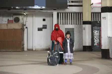 রেল বন্ধ, খুলনায় দুর্ভোগে যাত্রীরা