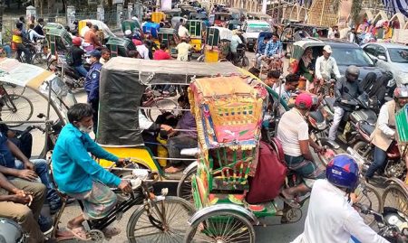 সড়কে স্বস্তি ফেরেনি, নাকাল শহরবাসী