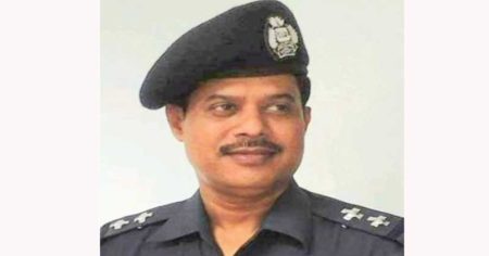 সাবেক টিএসআই রফিকের বিরুদ্ধে দোকানঘর দলিল করে নেয়ার অভিযোগে মামলা