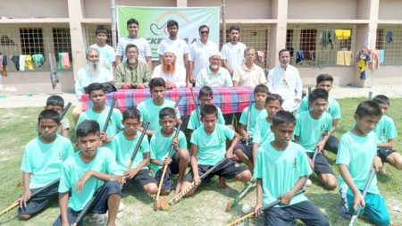 যশোরে হকি প্রশিক্ষণ শুরু বৃহস্পতিবার যশোর আঞ্জুমান খালেকিয়া এতিমখানায় হকি প্রশিক্ষণ শুরু হয়েছে