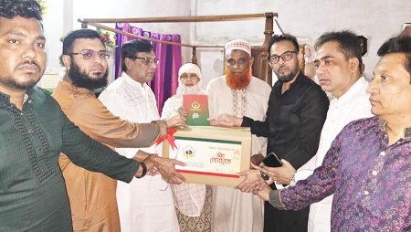 বেনাপোলে শহিদ আব্দুল্লাহর পরিবারে তারেক রহমানের ঈদ উপহার
