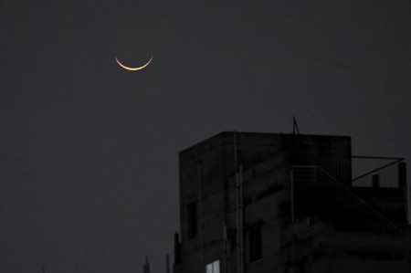চাঁদ দেখা গেছে, কাল ঈদ
