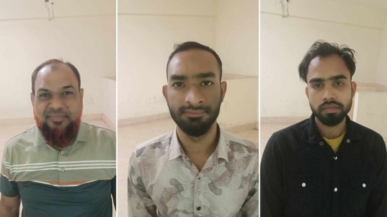 আটকরা হলো- শাকিল খন্দকার (২৪), জুয়েল খন্দকার (৪৮) এবং শাকিল আহমেদ (২৮)। জুয়েল খন্দকার ও শাকিল খন্দকার সম্পর্কে বাবা-ছেলে।
