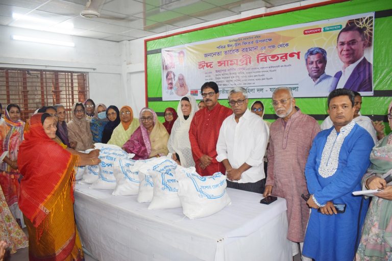 যশোরে তারেক রহমানের পক্ষ থেকে দুঃস্থদের মাঝে ঈদ সামগ্রী প্রদান 