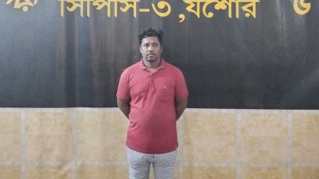 বেনাপোলে র‌্যাবের অভিযানে ৯৬ কেজি গাঁজাসহ গ্রেপ্তার ১
