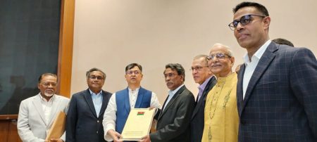 জাতীয় ঐকমত্য কমিশনের কাছে সংস্কার সংক্রান্ত মতামত জমা দিয়েছে বাংলাদেশ জাতীয়তাবাদী দল (বিএনপি)। এতে রাষ্ট্রের নাম পরিবর্তন, ১৯৭১ সালের স্বাধীনতা যুদ্ধের সঙ্গে ২০২৪ এর গণঅভ্যুত্থানকে এক কাতারে আনাসহ বেশ কয়েকটি বিষয়ে দ্বিমত প্রকাশ করেছে দলটি।