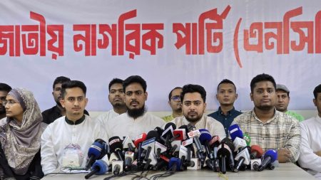 বিচার চলাকালীন আ.লীগের রাজনীতি নিষিদ্ধ করতে হবে