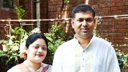 মাগুরার শেখর ও তার স্ত্রীসহ ৫ জনের দেশত্যাগে নিষেধাজ্ঞা