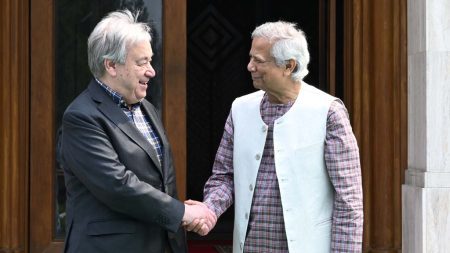প্রধান উপদেষ্টা ড. ইউনূসের সঙ্গে বৈঠক করেন জাতিসংঘ মহাসচিব আন্তোনিও গুতেরেস। ছবি: এক্স