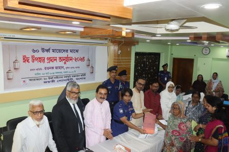 ৬০ ঊর্ধ্ব ৪শ নারীকে জয়তী সোসাইটির ঈদ উপহার প্রদান
