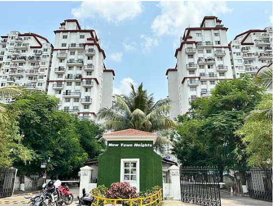 উত্তর কলকাতার ভীষণ নিরিবিলি এলাকা রাজারহাট নিউটাউন। এখানকার ‘ডিএলএফ নিউটাউন হাইটস প্লাজা’য় থাকেন আওয়ামী লীগের সাধারণ সম্পাদক ও সাবেক সেতুমন্ত্রী ওবায়দুল কাদেরছবি: শুভম দত্ত