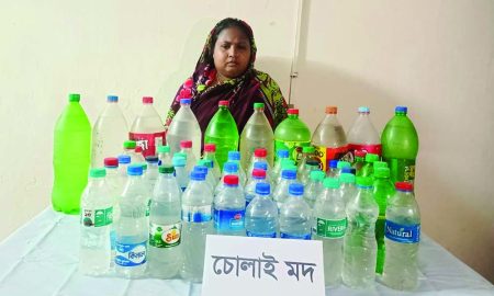 কালীগঞ্জে বিপুল পরিমাণ চোলাই মদসহ নারী আটক