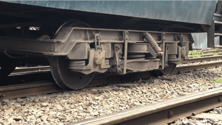 যশোর রেলওয়ে জংশনে ট্রেন লাইনচ্যূত, রেলযোগাযোগ বিচ্ছিন্ন যশোর রেলওয়ে জংশনে ট্রেন লাইনচ্যূত, রেলযোগাযোগ বিচ্ছিন্ন