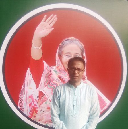 যশোরে জনগণ ধরে পুলিশে দিলো বিতর্কিত আনোয়ারুল কবীরকে