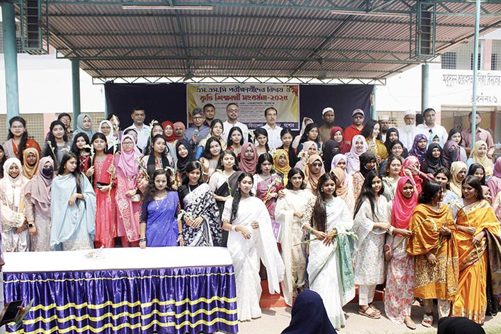 কৃতী শিক্ষার্থী সংবর্ধনা