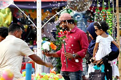 যশোরে শিল্প ও বাণিজ্য মেলা : ৯০ স্টলের ৪০টি ফাঁকা, দর্শক থাকলেও ক্রেতা কম