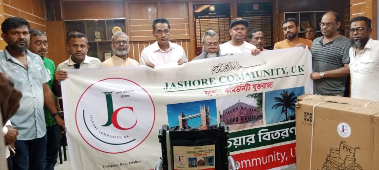 হাসপাতালে যুক্তরাজ্যের যশোর কমিউনিটির হুইল চেয়ার প্রদান অস্বচ্ছল মানুষে