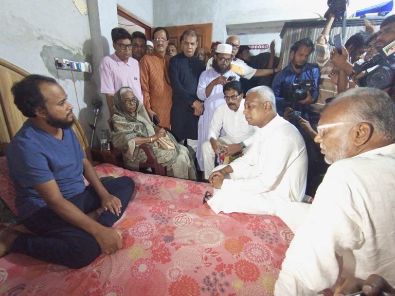 জুলাই আন্দোলনে গুলিবিদ্ধ এনামকে আর্থিক সহায়তা দিলেন তারেক রহমান