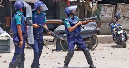 পুলিশের হাতে থাকবে না কোনো মারণাস্ত্র