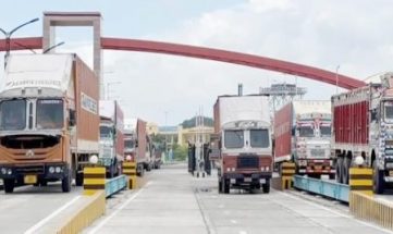 এনবিআরের আন্দোলন প্রত্যাহার: কর্মচাঞ্চল্য ফিরেছে বেনাপোল বন্দরে