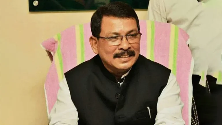 জেলা পরিষদের সাবেক চেয়ারম্যান পিকুল-তার স্ত্রী-সন্তানের দেশত্যাগে নিষেধাজ্ঞা