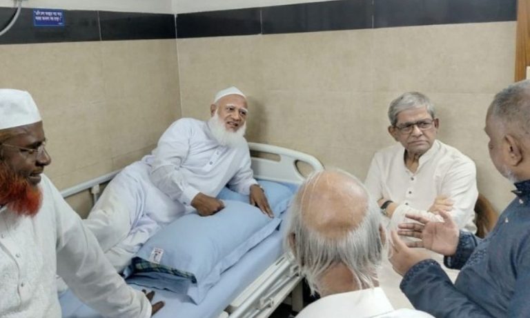 হাসপাতালে জামায়াত আমিরের পাশে বিএনপি মহাসচিব