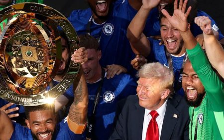 ট্রফি উদ্যাপনের সময় ট্রাম্পের অদ্ভুত উপস্থিতি, হতভম্ব চেলসি খেলোয়াড়েরা