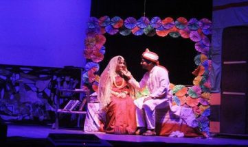 যশোরে জিয়া স্মৃতি পাঠাগারের আয়োজনে ‘বাসর ঘরে’ নাটক মঞ্চস্থ হলো
