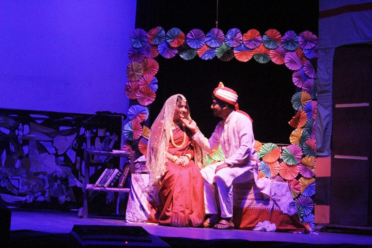 যশোরে জিয়া স্মৃতি পাঠাগারের আয়োজনে ‘বাসর ঘরে’ নাটক মঞ্চস্থ হলো