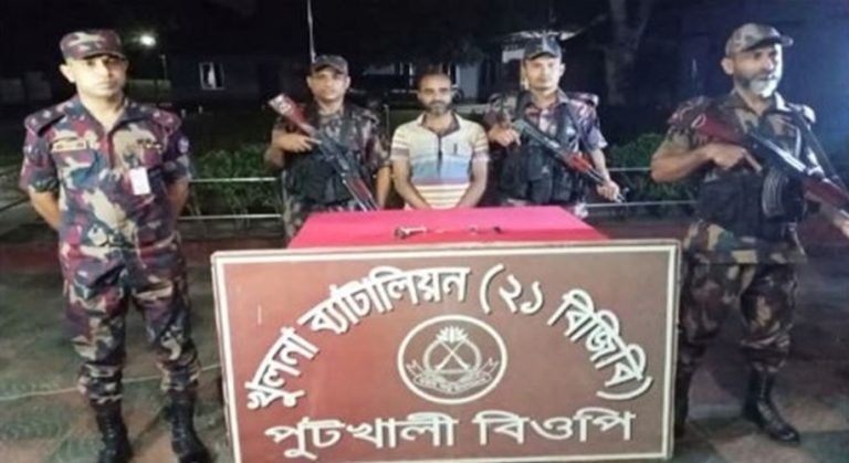 বেনাপোল পুটখালী সীমান্তে বিদেশি পিস্তল ও গুলিসহ আটক ১