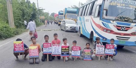 ঢাকার সঙ্গে দক্ষিণবঙ্গের ২১ জেলার সড়ক যোগাযোগ বন্ধ