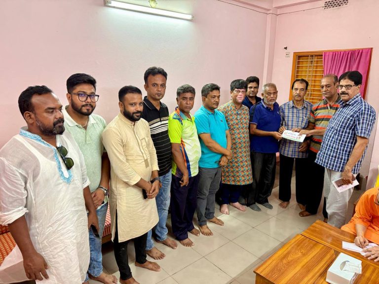 বিএনপি নেতা অমিতের পক্ষ থেকে যশোর পৌর ও সদরের ৮৪ মন্ডপে অর্থ প্রদান