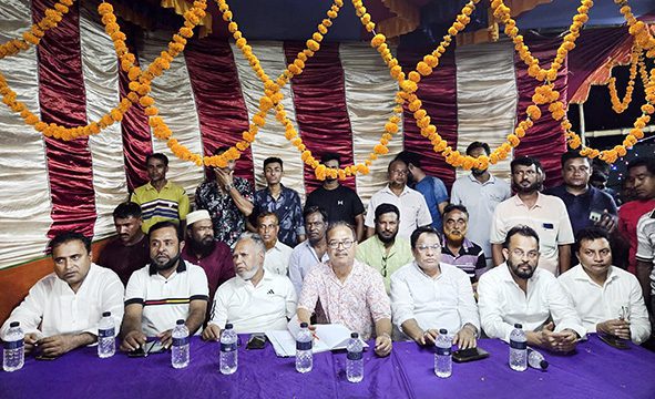 শার্শা উপজেলা বিএনপি’র পূজা মন্ডপ পরিদর্শন কল্যাণ : শার্শা উপজেলা বিএনপি’র উদ্যোগে উত্তর শার্শার বেশ কয়েকটি পূজা মন্ডপ পরিদর্শন ও সনাতন ধর্মালম্বীদের খোঁজ নিয়েছেন নেতৃবৃন্দ