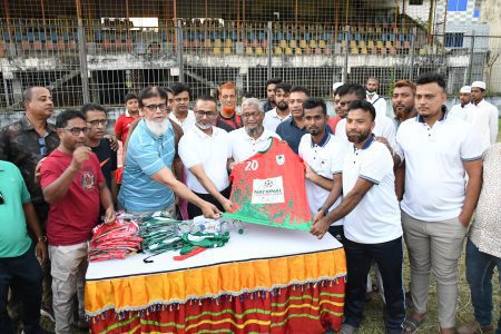 দল গঠনের নাটকীয়তা ছাপিয়ে জয়ে চোখ যশোরের