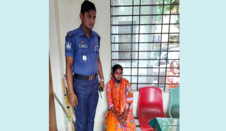 যশোর জেনারেল হাসপাতাল থেকে চোর আটক