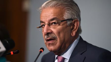 ভারত যুদ্ধবিমানের ধ্বংসাবশেষের নিচে সমাধিস্থ হবে: পাকিস্তানের প্রতিরক্ষামন্ত্রী