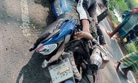 চৌগাছায় ট্রলির সঙ্গে মোটরসাইকেলের সংঘর্ষ, প্রাণ গেল দুই কিশোরের চৌগাছায় ট্রলির সঙ্গে মোটরসাইকেলের সংঘর্ষ, প্রাণ গেল দুই কিশোরের