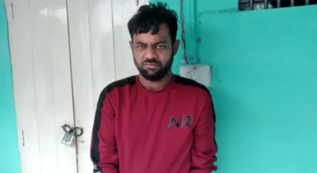 যশোরে চিহ্নিত সন্ত্রাসী  জিতুকে গণপিটুনি দিয়ে পুলিশে সোপর্দ যশোরে চিহ্নিত সন্ত্রাসী জিতুকে গণপিটুনি দিয়ে পুলিশে সোপর্দ